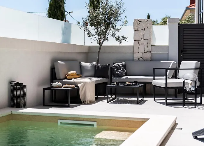 Luxury Apartment Luna With Private, Heated Pool