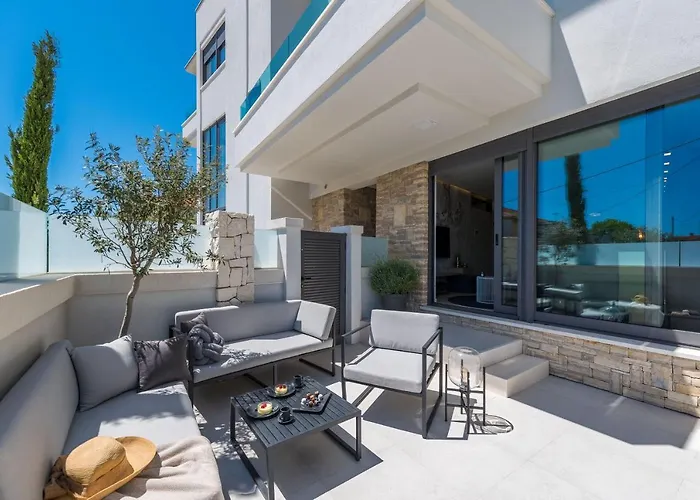 Luxury Apartment Luna With Private, Heated Pool