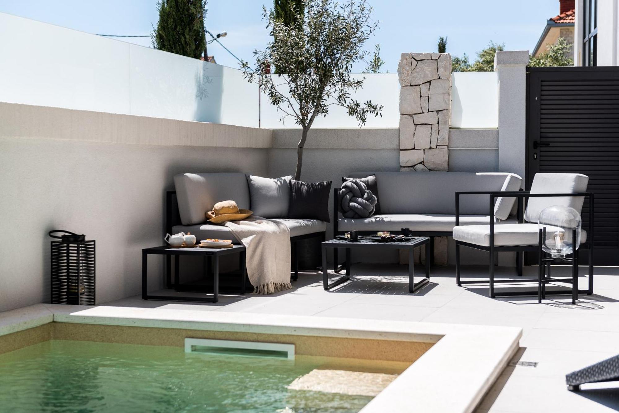 Luxury Luna With Private, Heated Pool Apartment *