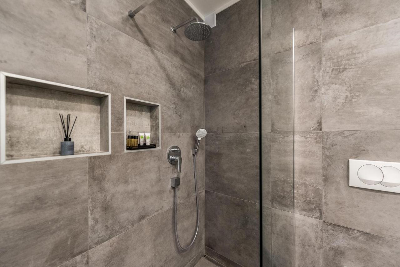 Luxury Luna With Private, Heated Pool Apartment