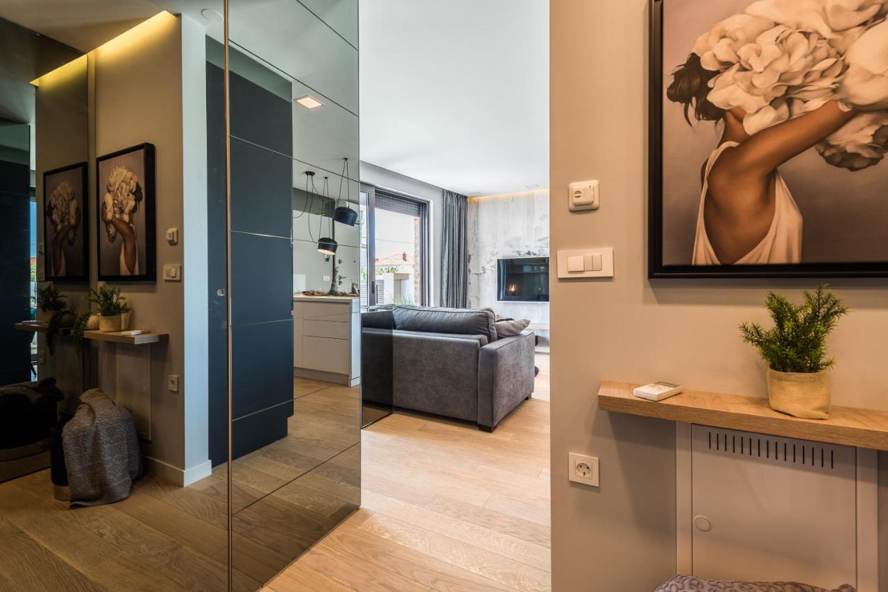 Luxury Luna With Private, Heated Pool Apartment