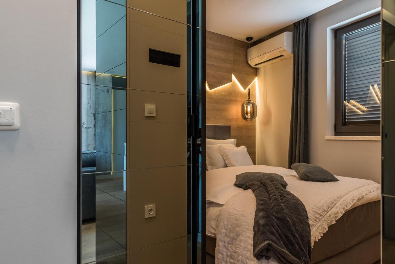 Luxury Luna With Private, Heated Pool Apartment