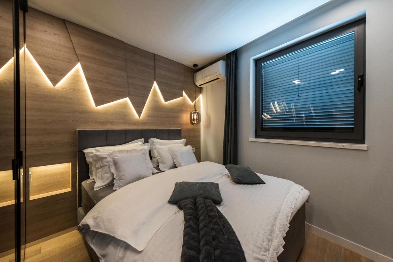 Luxury Luna With Private, Heated Pool Apartment Zadar